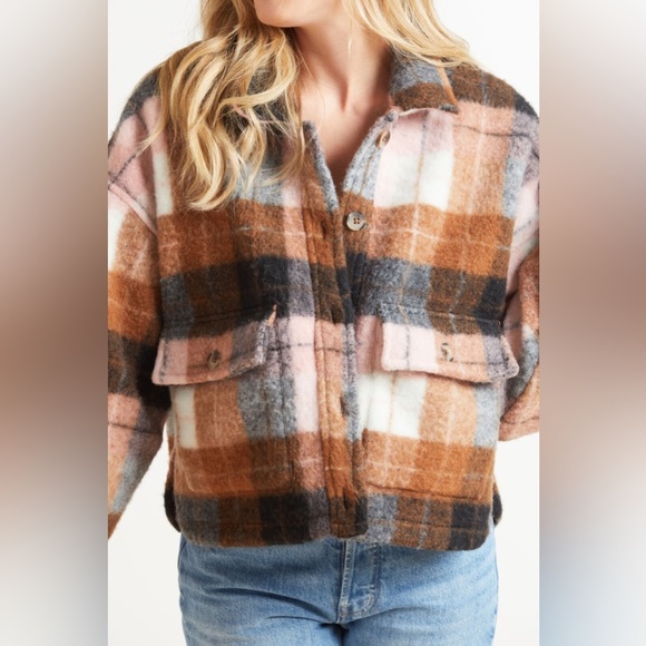 Saltwater Luxe cropped shacket - Picture 3 of 3